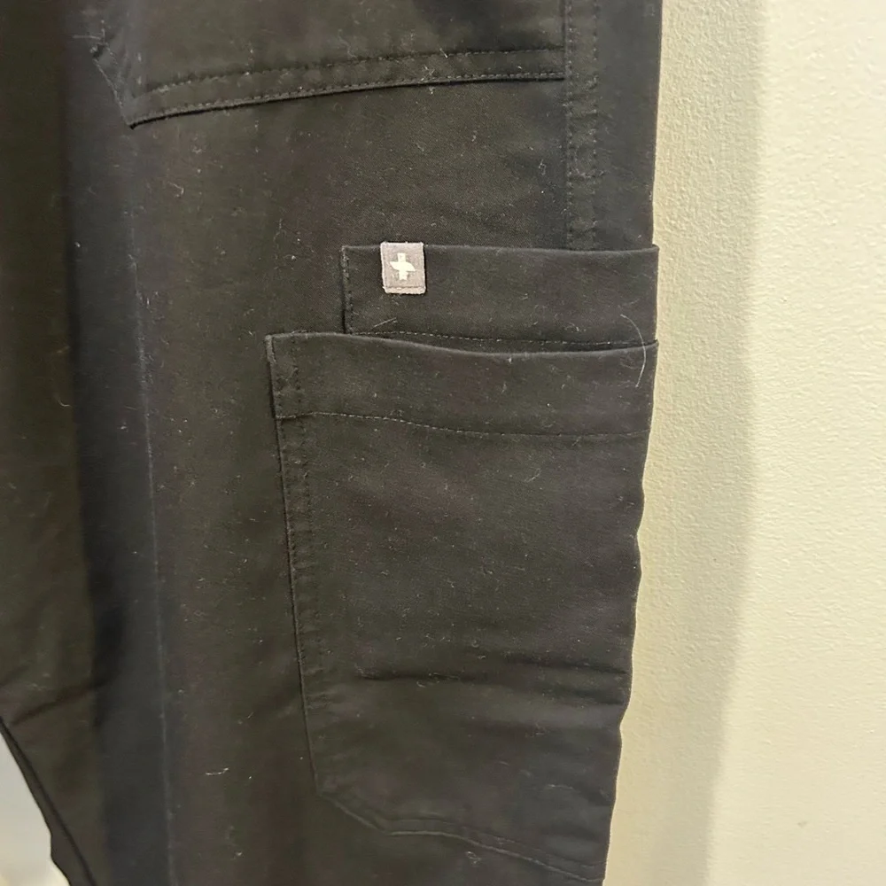 Figs Men’s Cairo Cargo scrub pants Size xxl Black